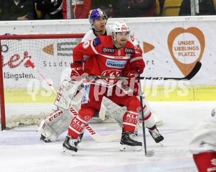 EBEL. Eishockey Bundesliga. KAC gegen 	EC Red Bull Salzburg. Matthew Neal, (KAC), Peter Hochkofler  (Salzburg). Klagenfurt, am 5.11.2017.
Foto: Kuess

---
pressefotos, pressefotografie, kuess, qs, qspictures, sport, bild, bilder, bilddatenbank