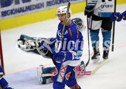 EBEL. Eishockey Bundesliga. EC VSV gegen EHC Liwest Black Wings Linz. Torjubel Jordan Hickmott (VSV). Villach, am 5.11.2017.
Foto: Kuess 


---
pressefotos, pressefotografie, kuess, qs, qspictures, sport, bild, bilder, bilddatenbank