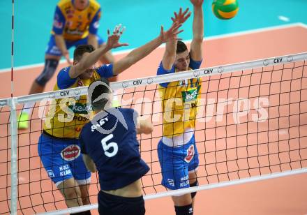 Volleyball Champions League. SK Posojilnica Aich/Dob gegen Fenerbahce Sports Club Istanbul (TUR). David Michel, Mario Koncilja (Aich/Dob). Klagenfurt, am 8.11.2017.
Foto: Kuess
---
pressefotos, pressefotografie, kuess, qs, qspictures, sport, bild, bilder, bilddatenbank