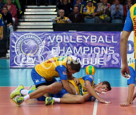 Volleyball Champions League. SK Posojilnica Aich/Dob gegen Fenerbahce Sports Club Istanbul (TUR). Jan Krol, Michal Hruska (Aich/Dob). Klagenfurt, am 8.11.2017.
Foto: Kuess
---
pressefotos, pressefotografie, kuess, qs, qspictures, sport, bild, bilder, bilddatenbank