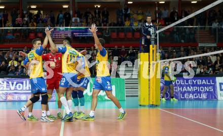 Volleyball Champions League. SK Posojilnica Aich/Dob gegen Fenerbahce Sports Club Istanbul (TUR). Jubel (Aich/Dob). Klagenfurt, am 8.11.2017.
Foto: Kuess
---
pressefotos, pressefotografie, kuess, qs, qspictures, sport, bild, bilder, bilddatenbank