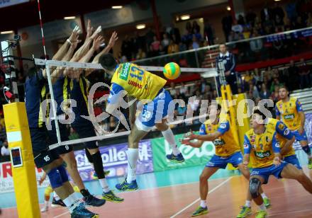 Volleyball Champions League. SK Posojilnica Aich/Dob gegen Fenerbahce Sports Club Istanbul (TUR). Lukasz Wiese (Aich/Dob). Klagenfurt, am 8.11.2017.
Foto: Kuess
---
pressefotos, pressefotografie, kuess, qs, qspictures, sport, bild, bilder, bilddatenbank