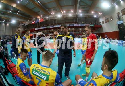 Volleyball Champions League. SK Posojilnica Aich/Dob gegen Fenerbahce Sports Club Istanbul (TUR). Trainer Matjaz Hafner (Aich/Dob). Klagenfurt, am 8.11.2017.
Foto: Kuess
---
pressefotos, pressefotografie, kuess, qs, qspictures, sport, bild, bilder, bilddatenbank