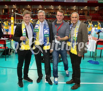 Volleyball Champions League. SK Posojilnica Aich/Dob gegen Fenerbahce Sports Club Istanbul (TUR). Arno Arthofer, Landeshauptmann Peter Kaiser, Daniel Thaler, Juergen Pfeiler. Klagenfurt, am 8.11.2017.
Foto: Kuess
---
pressefotos, pressefotografie, kuess, qs, qspictures, sport, bild, bilder, bilddatenbank