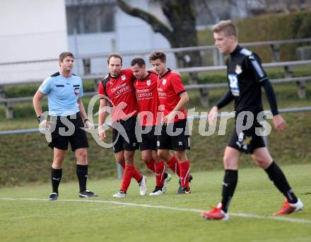Fussball. Kaerntner Liga. Bleiburg gegen Maria Saal. Torjubel Bernhard Walzl,  Christopher Wadl, Johannes Georg Zebedin (Maria Saal). Bleiburg, 4.11.2017.
Foto: Kuess
---
pressefotos, pressefotografie, kuess, qs, qspictures, sport, bild, bilder, bilddatenbank