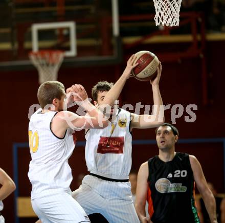 Basketball 2. Bundesliga. Grunddurchgang. 8. Runde. Woerthersee Piraten gegen Basket Flames.  Ian Moschik, Andreas Nuck (Woerthersee Piraten),  Vladimir Gavranic (Basket Flames). Klagenfurt, am 11.11.2017.
Foto: Kuess
---
pressefotos, pressefotografie, kuess, qs, qspictures, sport, bild, bilder, bilddatenbank