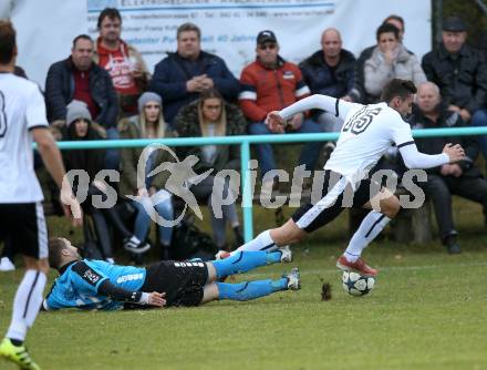 Fussball. 1. Klasse B. Ledenitzen gegen Maria Gail. Jakob Velikogne (Ledenitzen), Philipp Christian Stotz  (Maria Gail). Ledenitzen, 5.11.2017.
Foto: Kuess
---
pressefotos, pressefotografie, kuess, qs, qspictures, sport, bild, bilder, bilddatenbank