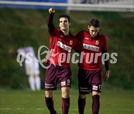 Fussball Kaerntner Liga. Feldkirchen gegen ATSV Wolfsberg.  Torjubel Andre Vinicius Marques, Marcel Hober (Wolfsberg). Feldkirchen, am 3.11.2017.
Foto: Kuess
---
pressefotos, pressefotografie, kuess, qs, qspictures, sport, bild, bilder, bilddatenbank