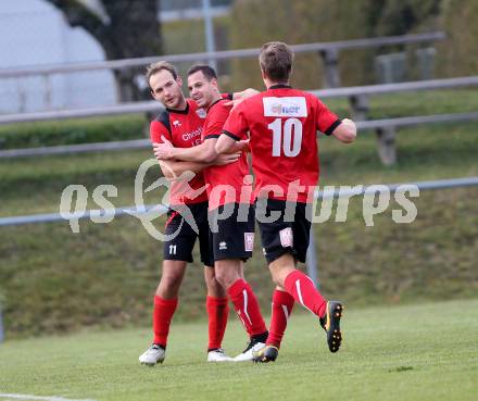 Fussball. Kaerntner Liga. Bleiburg gegen Maria Saal. Torjubel Bernhard Walzl,  Christopher Wadl, Johannes Georg Zebedin (Maria Saal). Bleiburg, 4.11.2017.
Foto: Kuess
---
pressefotos, pressefotografie, kuess, qs, qspictures, sport, bild, bilder, bilddatenbank