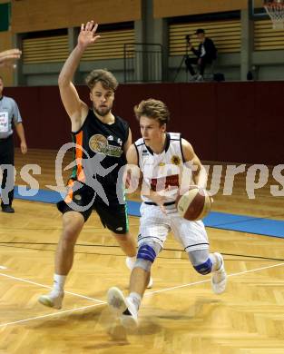 Basketball 2. Bundesliga. Grunddurchgang. 8. Runde. Woerthersee Piraten gegen Basket Flames. Lukas Simoner, (Woerthersee Piraten), Joshua Rohrboeck  (Basket Flames). Klagenfurt, am 11.11.2017.
Foto: Kuess
---
pressefotos, pressefotografie, kuess, qs, qspictures, sport, bild, bilder, bilddatenbank