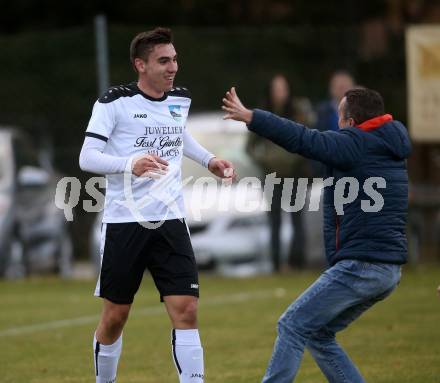 Fussball. 1. Klasse B. Ledenitzen gegen Maria Gail. Torjubel Jakob Velikogne,  (Ledenitzen). Ledenitzen, 5.11.2017.
Foto: Kuess
---
pressefotos, pressefotografie, kuess, qs, qspictures, sport, bild, bilder, bilddatenbank