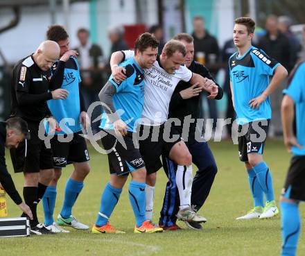 Fussball. 1. Klasse B. Ledenitzen gegen Maria Gail. Verletzt Patrick Freithofnigg (Ledenitzen). Ledenitzen, 5.11.2017.
Foto: Kuess
---
pressefotos, pressefotografie, kuess, qs, qspictures, sport, bild, bilder, bilddatenbank