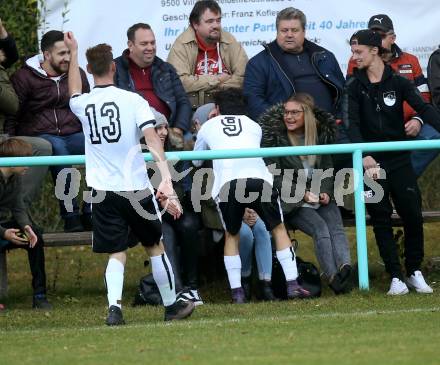 Fussball. 1. Klasse B. Ledenitzen gegen Maria Gail. Torjubel Gianluca Rabitsch (Ledenitzen). Ledenitzen, 5.11.2017.
Foto: Kuess
---
pressefotos, pressefotografie, kuess, qs, qspictures, sport, bild, bilder, bilddatenbank