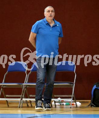 Basketball 2. Bundesliga. Grunddurchgang. 8. Runde. Woerthersee Piraten gegen Basket Flames. Trainer Franz Zderadicka, (Basket Flames). Klagenfurt, am 11.11.2017.
Foto: Kuess
---
pressefotos, pressefotografie, kuess, qs, qspictures, sport, bild, bilder, bilddatenbank