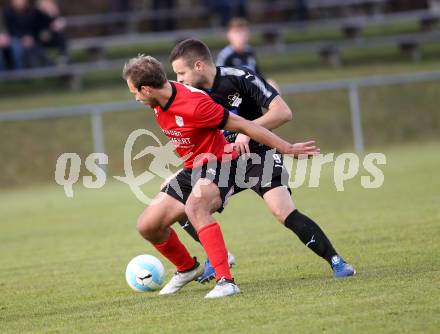 Fussball. Kaerntner Liga. Bleiburg gegen Maria Saal. Adnan Besic (Bleiburg),  Bernhard Walzl (Maria Saal). Bleiburg, 4.11.2017.
Foto: Kuess
---
pressefotos, pressefotografie, kuess, qs, qspictures, sport, bild, bilder, bilddatenbank