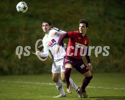 Fussball Kaerntner Liga. Feldkirchen gegen ATSV Wolfsberg. Christoph Freithofnig,  (Feldkirchen), Andre Vinicius Marques (Wolfsberg). Feldkirchen, am 3.11.2017.
Foto: Kuess
---
pressefotos, pressefotografie, kuess, qs, qspictures, sport, bild, bilder, bilddatenbank