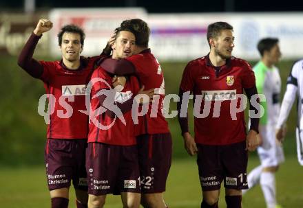 Fussball Kaerntner Liga. Feldkirchen gegen ATSV Wolfsberg. Torjubel Patrick Pfennich, Andre Vinicius Marques, Marcel Hober, Stefan Stueckler (Wolfsberg). Feldkirchen, am 3.11.2017.
Foto: Kuess
---
pressefotos, pressefotografie, kuess, qs, qspictures, sport, bild, bilder, bilddatenbank