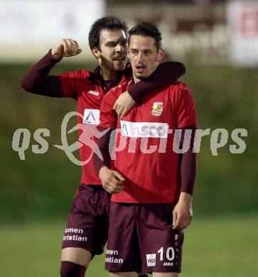 Fussball Kaerntner Liga. Feldkirchen gegen ATSV Wolfsberg.  Torjubel Patrick Pfennich, Andre Vinicius Marques, (Wolfsberg). Feldkirchen, am 3.11.2017.
Foto: Kuess
---
pressefotos, pressefotografie, kuess, qs, qspictures, sport, bild, bilder, bilddatenbank