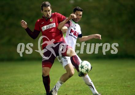 Fussball Kaerntner Liga. Feldkirchen gegen ATSV Wolfsberg. Sebastian Hertelt,  (Feldkirchen), Stefan Stueckler (Wolfsberg). Feldkirchen, am 3.11.2017.
Foto: Kuess
---
pressefotos, pressefotografie, kuess, qs, qspictures, sport, bild, bilder, bilddatenbank