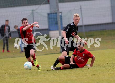 Fussball. Kaerntner Liga. Bleiburg gegen Maria Saal. Rene Partl (Bleiburg),  Sebastian Kaiser, Johannes Georg Zebedin (Maria Saal). Bleiburg, 4.11.2017.
Foto: Kuess
---
pressefotos, pressefotografie, kuess, qs, qspictures, sport, bild, bilder, bilddatenbank