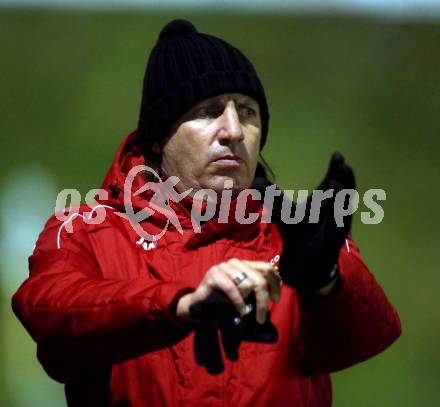 Fussball Kaerntner Liga. Feldkirchen gegen ATSV Wolfsberg. Trainer Richard Huber (Wolfsberg). Feldkirchen, am 3.11.2017.
Foto: Kuess
---
pressefotos, pressefotografie, kuess, qs, qspictures, sport, bild, bilder, bilddatenbank