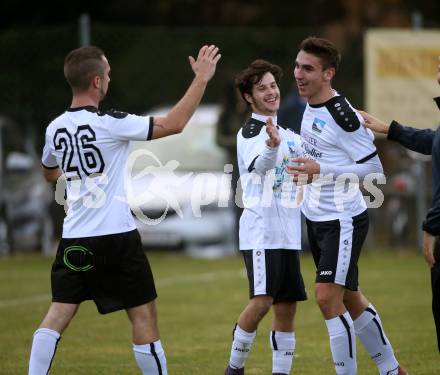 Fussball. 1. Klasse B. Ledenitzen gegen Maria Gail. Torjubel Jakob Velikogne,  (Ledenitzen). Ledenitzen, 5.11.2017.
Foto: Kuess
---
pressefotos, pressefotografie, kuess, qs, qspictures, sport, bild, bilder, bilddatenbank