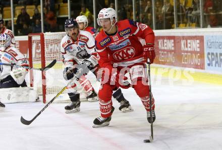 EBEL. Eishockey Bundesliga. KAC gegen 	KHL Medvescak Zagreb. Marco Brucker (KAC), Alexx Privitera (Zagreb). Klagenfurt, am 15.11.2017.
Foto: Kuess

---
pressefotos, pressefotografie, kuess, qs, qspictures, sport, bild, bilder, bilddatenbank