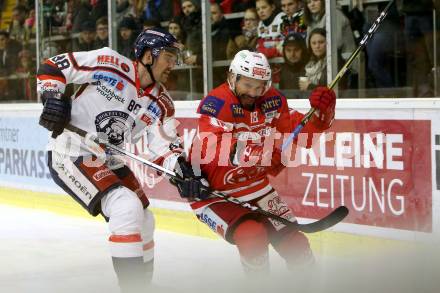 EBEL. Eishockey Bundesliga. KAC gegen 	KHL Medvescak Zagreb. Thomas Koch (KAC), Tomas Kudelka (Zagreb). Klagenfurt, am 15.11.2017.
Foto: Kuess

---
pressefotos, pressefotografie, kuess, qs, qspictures, sport, bild, bilder, bilddatenbank