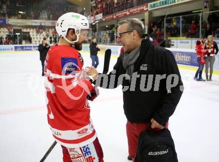 EBEL. Eishockey Bundesliga. KAC gegen 	KHL Medvescak Zagreb. Spieler des Abends Thomas Koch, Wolfgang Gratzer (KAC). Klagenfurt, am 15.11.2017.
Foto: Kuess

---
pressefotos, pressefotografie, kuess, qs, qspictures, sport, bild, bilder, bilddatenbank