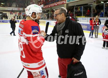 EBEL. Eishockey Bundesliga. KAC gegen 	KHL Medvescak Zagreb. Spieler des Abends Thomas Koch, Wolfgang Gratzer (KAC). Klagenfurt, am 15.11.2017.
Foto: Kuess

---
pressefotos, pressefotografie, kuess, qs, qspictures, sport, bild, bilder, bilddatenbank