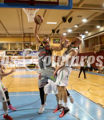 Basketball 2. Bundesliga. Grunddurchgang. 9. Runde. KOS Celovec gegen Raiders Villach. Jakob Strazar  (KOS Celovec), Mensud Julevic (Raiders Villach). Klagenfurt, am 18.11.2017.
Foto: Kuess
---
pressefotos, pressefotografie, kuess, qs, qspictures, sport, bild, bilder, bilddatenbank