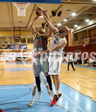 Basketball 2. Bundesliga. Grunddurchgang. 9. Runde. KOS Celovec gegen Raiders Villach. Jakob Strazar  (KOS Celovec), Mensud Julevic (Raiders Villach). Klagenfurt, am 18.11.2017.
Foto: Kuess
---
pressefotos, pressefotografie, kuess, qs, qspictures, sport, bild, bilder, bilddatenbank