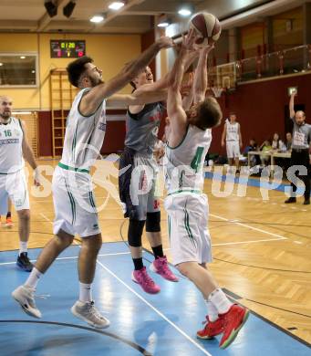 Basketball 2. Bundesliga. Grunddurchgang. 9. Runde. KOS Celovec gegen Raiders Villach. Marin Sliskovic, Ziga Erculj (KOS Celovec), Christof Gspandl (Raiders Villach). Klagenfurt, am 18.11.2017.
Foto: Kuess
---
pressefotos, pressefotografie, kuess, qs, qspictures, sport, bild, bilder, bilddatenbank