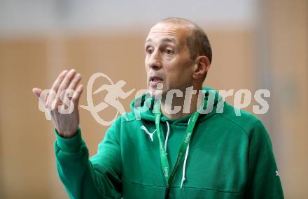 Handball Bundesliga. Schlafraum.at Kaernten gegen Union Sparkasse Korneuburg.  Trainer Jure Krevh,  (schlafraum.at). Klagenfurt, am 18.7.2017.
Foto: Kuess
---
pressefotos, pressefotografie, kuess, qs, qspictures, sport, bild, bilder, bilddatenbank