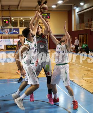 Basketball 2. Bundesliga. Grunddurchgang. 9. Runde. KOS Celovec gegen Raiders Villach. Marin Sliskovic, Ziga Erculj (KOS Celovec), Christof Gspandl (Raiders Villach). Klagenfurt, am 18.11.2017.
Foto: Kuess
---
pressefotos, pressefotografie, kuess, qs, qspictures, sport, bild, bilder, bilddatenbank