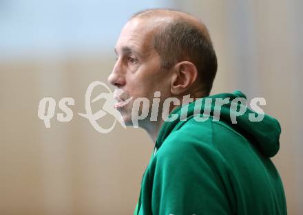 Handball Bundesliga. Schlafraum.at Kaernten gegen Union Sparkasse Korneuburg.  Trainer Jure Krevh (schlafraum.at). Klagenfurt, am 18.7.2017.
Foto: Kuess
---
pressefotos, pressefotografie, kuess, qs, qspictures, sport, bild, bilder, bilddatenbank