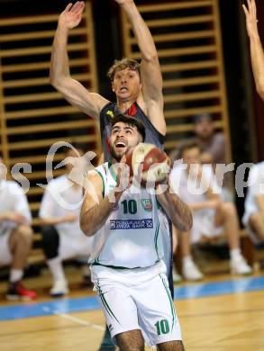 Basketball 2. Bundesliga. Grunddurchgang. 9. Runde. KOS Celovec gegen Raiders Villach. Marin Sliskovic (KOS Celovec), Simon Finzgar (Raiders Villach). Klagenfurt, am 18.11.2017..
Foto: Kuess
---
pressefotos, pressefotografie, kuess, qs, qspictures, sport, bild, bilder, bilddatenbank