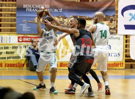 Basketball 2. Bundesliga. Grunddurchgang. 9. Runde. KOS Celovec gegen Raiders Villach. Christian Erschen, Jakob Strazar (KOS Celovec), Mensud Julevic, Nino Gross (Raiders Villach). Klagenfurt, am 18.11.2017.
Foto: Kuess
---
pressefotos, pressefotografie, kuess, qs, qspictures, sport, bild, bilder, bilddatenbank