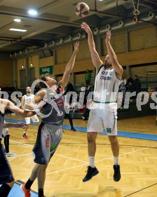 Basketball 2. Bundesliga. Grunddurchgang. 9. Runde. KOS Celovec gegen Raiders Villach. Vjeran Soldo (KOS), Simon Finzgar (Villach). Klagenfurt, am 18.11.2017.
Foto: Kuess
---
pressefotos, pressefotografie, kuess, qs, qspictures, sport, bild, bilder, bilddatenbank