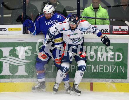 EBEL. Eishockey Bundesliga. EC VSV gegen Fehervar AV 19. Markus Schlacher, (VSV), Krisztian Szabo (Alba Volan). Villach, am 19.11.2017.
Foto: Kuess 


---
pressefotos, pressefotografie, kuess, qs, qspictures, sport, bild, bilder, bilddatenbank