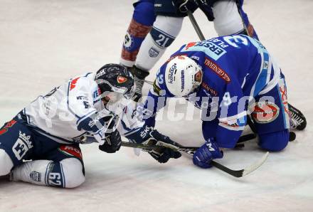 EBEL. Eishockey Bundesliga. EC VSV gegen Fehervar AV 19. Patrick Platzer, (VSV), Janos Hari (Alba Volan). Villach, am 19.11.2017.
Foto: Kuess 


---
pressefotos, pressefotografie, kuess, qs, qspictures, sport, bild, bilder, bilddatenbank