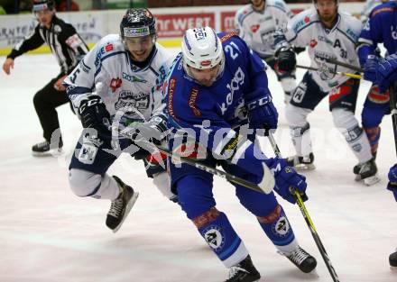 EBEL. Eishockey Bundesliga. EC VSV gegen Fehervar AV 19. Benjamin Petrik, (VSV), Bence Stipsicz (Alba Volan). Villach, am 19.11.2017.
Foto: Kuess 


---
pressefotos, pressefotografie, kuess, qs, qspictures, sport, bild, bilder, bilddatenbank