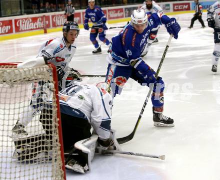 EBEL. Eishockey Bundesliga. EC VSV gegen Fehervar AV 19. Jordan Hickmott,  (VSV), MacMillan Carruth (Alba Volan). Villach, am 19.11.2017.
Foto: Kuess 


---
pressefotos, pressefotografie, kuess, qs, qspictures, sport, bild, bilder, bilddatenbank
