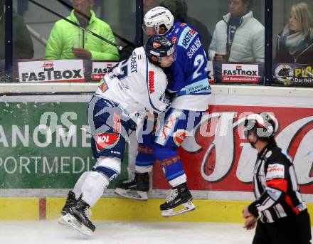 EBEL. Eishockey Bundesliga. EC VSV gegen Fehervar AV 19. Markus Schlacher, (VSV),  David Gilbert  (Alba Volan). Villach, am 19.11.2017.
Foto: Kuess 


---
pressefotos, pressefotografie, kuess, qs, qspictures, sport, bild, bilder, bilddatenbank