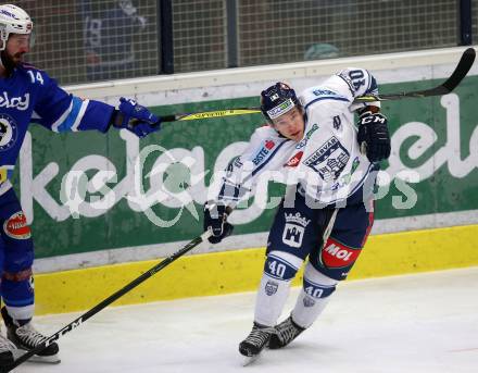EBEL. Eishockey Bundesliga. EC VSV gegen Fehervar AV 19. Kyle Beach, (VSV), Jonathan Harty (Alba Volan). Villach, am 19.11.2017.
Foto: Kuess 


---
pressefotos, pressefotografie, kuess, qs, qspictures, sport, bild, bilder, bilddatenbank