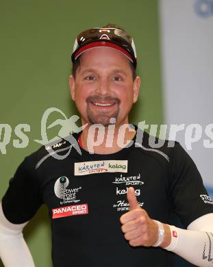 Kaernten Sport. Sportlermeeting. Package Uebergabe. Dominik Pacher (Extremsport). Klagenfurt, 20.11.2017.
Foto: Kuess 
---
pressefotos, pressefotografie, kuess, qs, qspictures, sport, bild, bilder, bilddatenbank