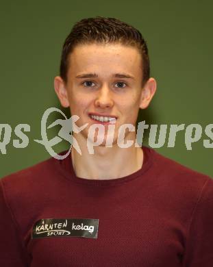Kaernten Sport. Sportlermeeting. Package Uebergabe. Albert Kokaly (Leichtathletik). Klagenfurt, 20.11.2017.
Foto: Kuess 
---
pressefotos, pressefotografie, kuess, qs, qspictures, sport, bild, bilder, bilddatenbank
