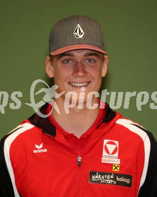 Kaernten Sport. Sportlermeeting. Package Uebergabe. Felix Oschmautz (Kanu). Klagenfurt, 20.11.2017.
Foto: Kuess 
---
pressefotos, pressefotografie, kuess, qs, qspictures, sport, bild, bilder, bilddatenbank