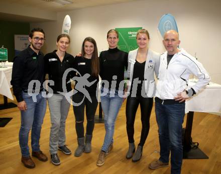 Kaernten Sport. Sportlermeeting. Package Uebergabe.   Kevin Haselsberger, Sandra Pollak, Marilena Preiml, Barbara Pirker, Carina Poelzl, Walter Reichel. Klagenfurt, 20.11.2017.
Foto: Kuess 
---
pressefotos, pressefotografie, kuess, qs, qspictures, sport, bild, bilder, bilddatenbank