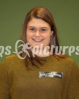 Kaernten Sport. Sportlermeeting. Package Uebergabe. Valentina Dreier (Kanu). Klagenfurt, 20.11.2017.
Foto: Kuess 
---
pressefotos, pressefotografie, kuess, qs, qspictures, sport, bild, bilder, bilddatenbank